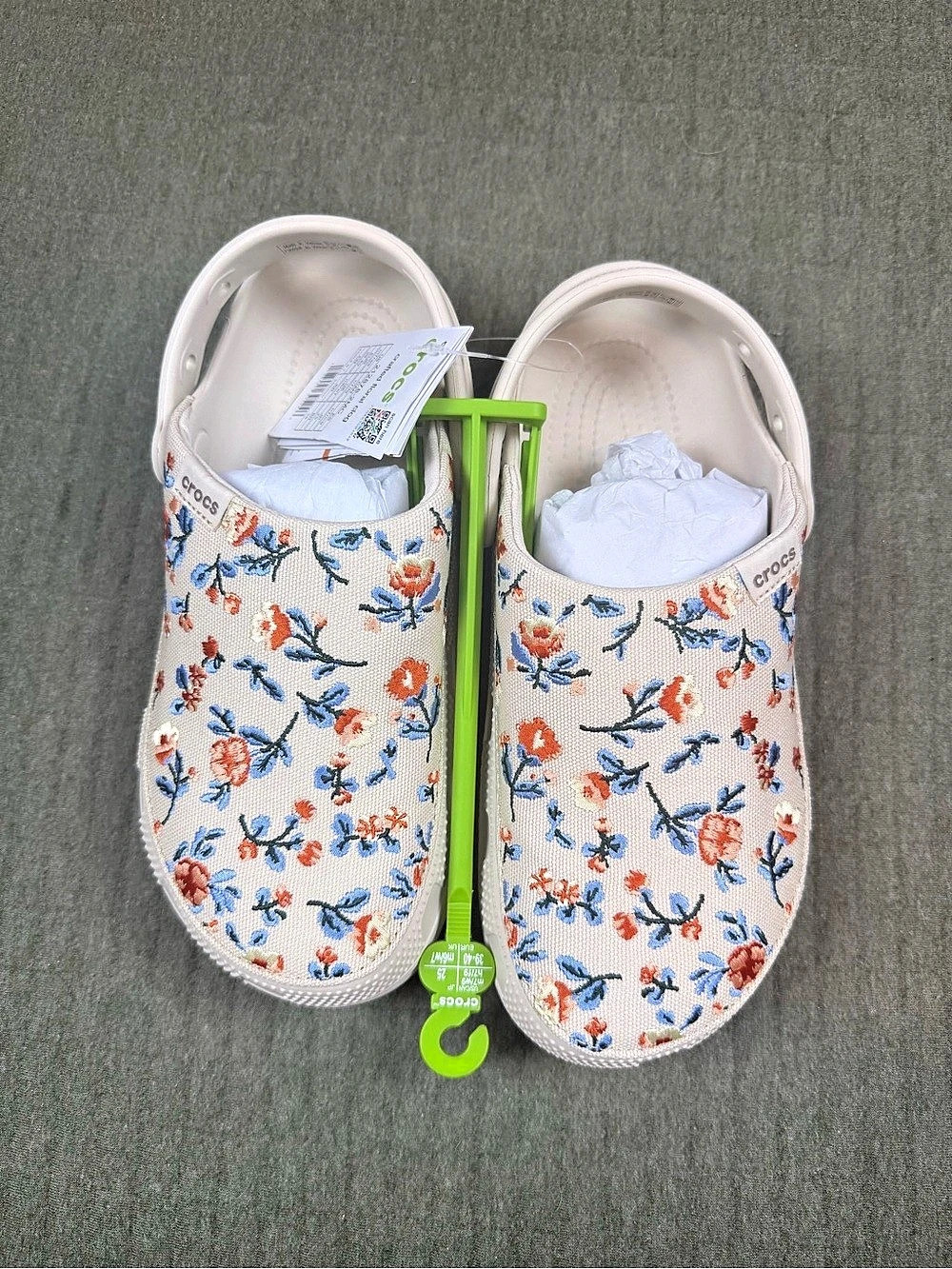 Crocs Classic Crafted Floral Clog Cream & Blue US Women’s 9 Mens 7